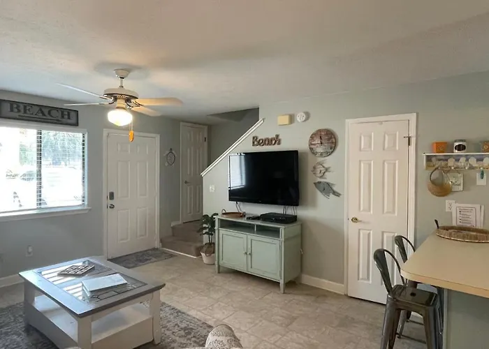 Sunny Daze, Desirable Kid Friendly Resort, 3 Minute Walk To The Beach, Resort Beachside Pool & Restaurant